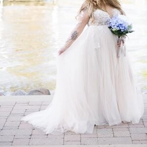 Galina Signature
Label Size US 16W• Ivory/Cashmere